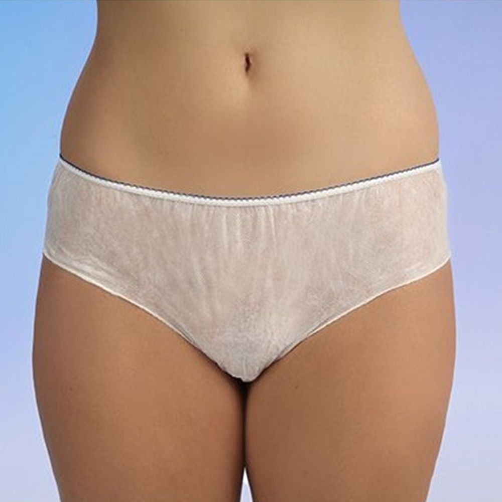 Weißer Einweg-Slip. Der Slip bedeckt den Unterleib einer Person. Der Bund ist mit einer blauen Linie versehen.