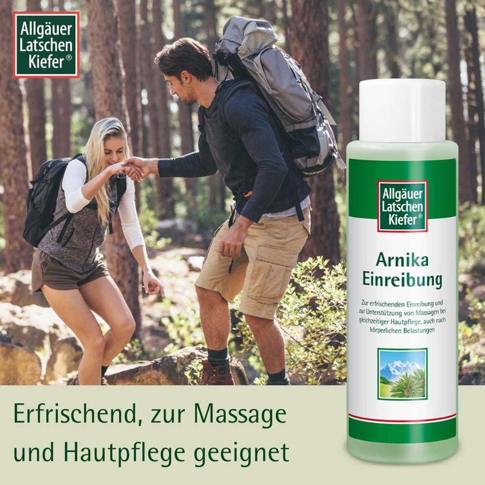 Wanderer im Wald. Flasche mit grünem Etikett. Aufschrift: Arnika Einreibung. Marke: Allgäuer Latschenkiefer.