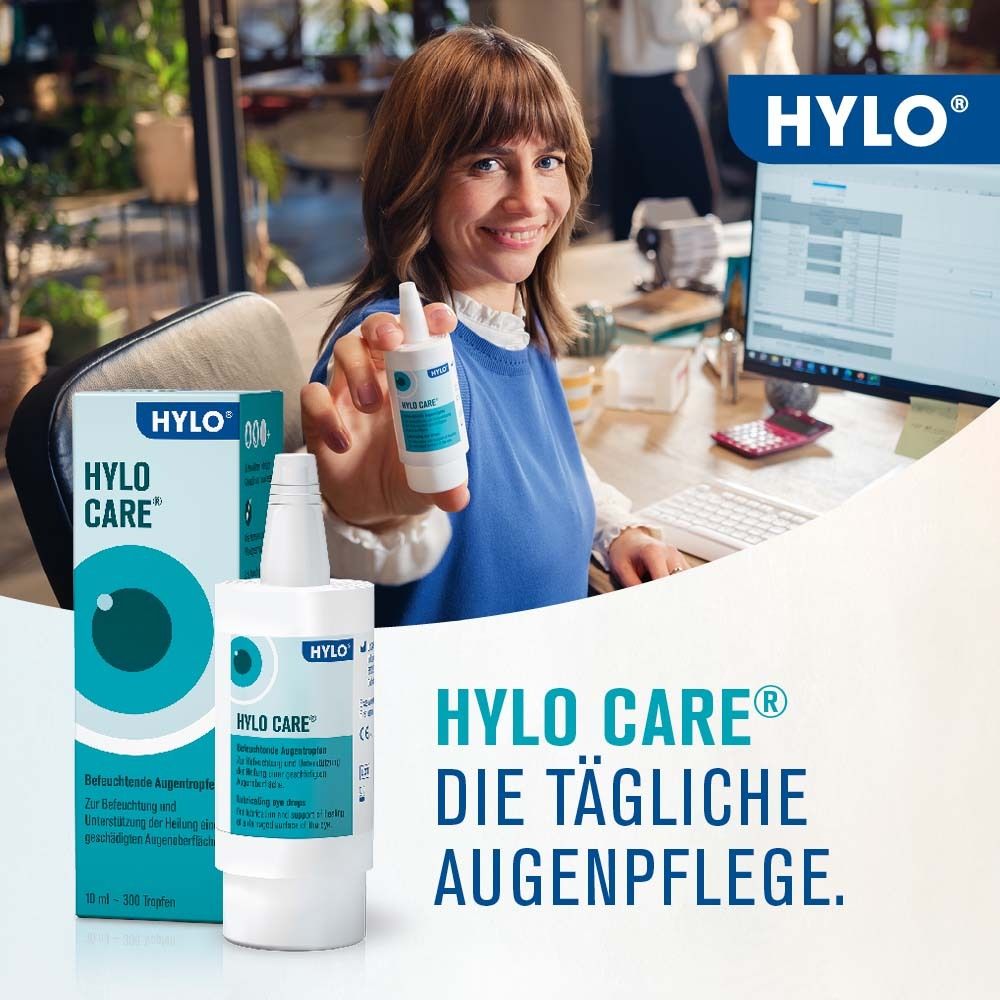 Frau hält HYLO CARE®-Fläschchen. Verpackung und Fläschchen auf dem Tisch. Text: HYLO CARE® Die tägliche Augenpflege.