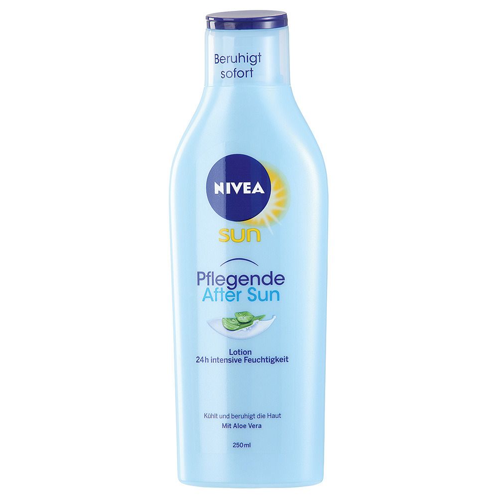 Hellblaue Flasche mit blauem Deckel. Aufschrift: NIVEA Sun Pflegende After Sun Lotion. Mit Aloe Vera. 250ml.