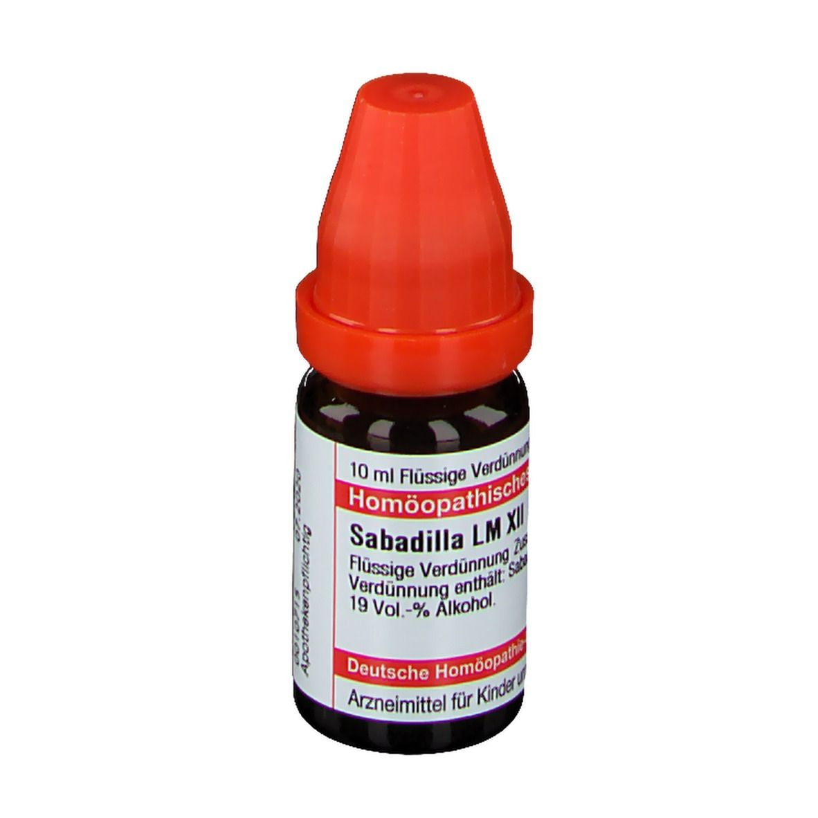 Braune Glasflasche mit rotem Verschluss. Beschriftung: Sabadilla LM XII, 10 ml Flüssige Verdünnung, 19 Vol.-% Alkohol.