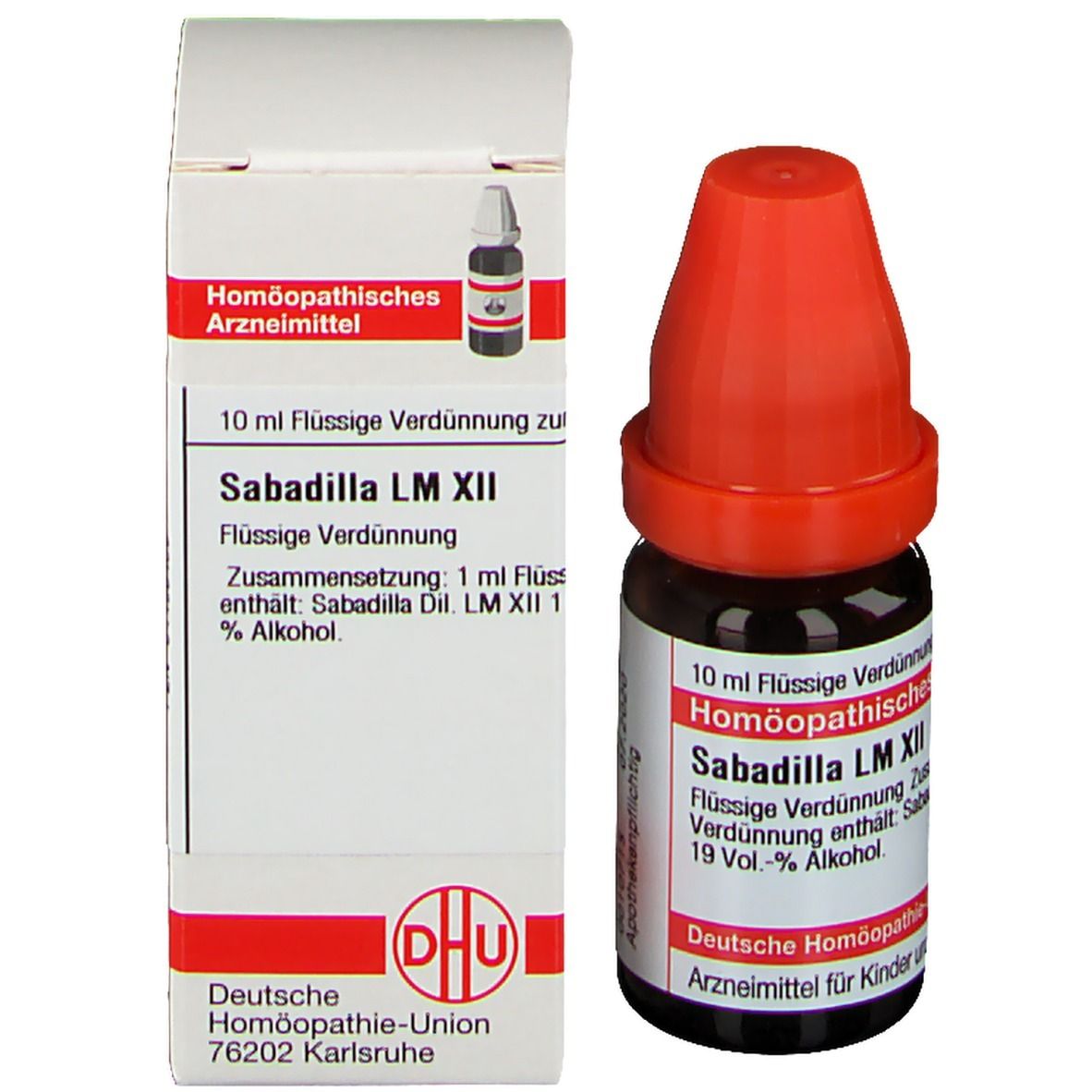 Braune Glasflasche mit rotem Verschluss und Verpackung. Beschriftung: Sabadilla LM XII, 10 ml Flüssige Verdünnung.
