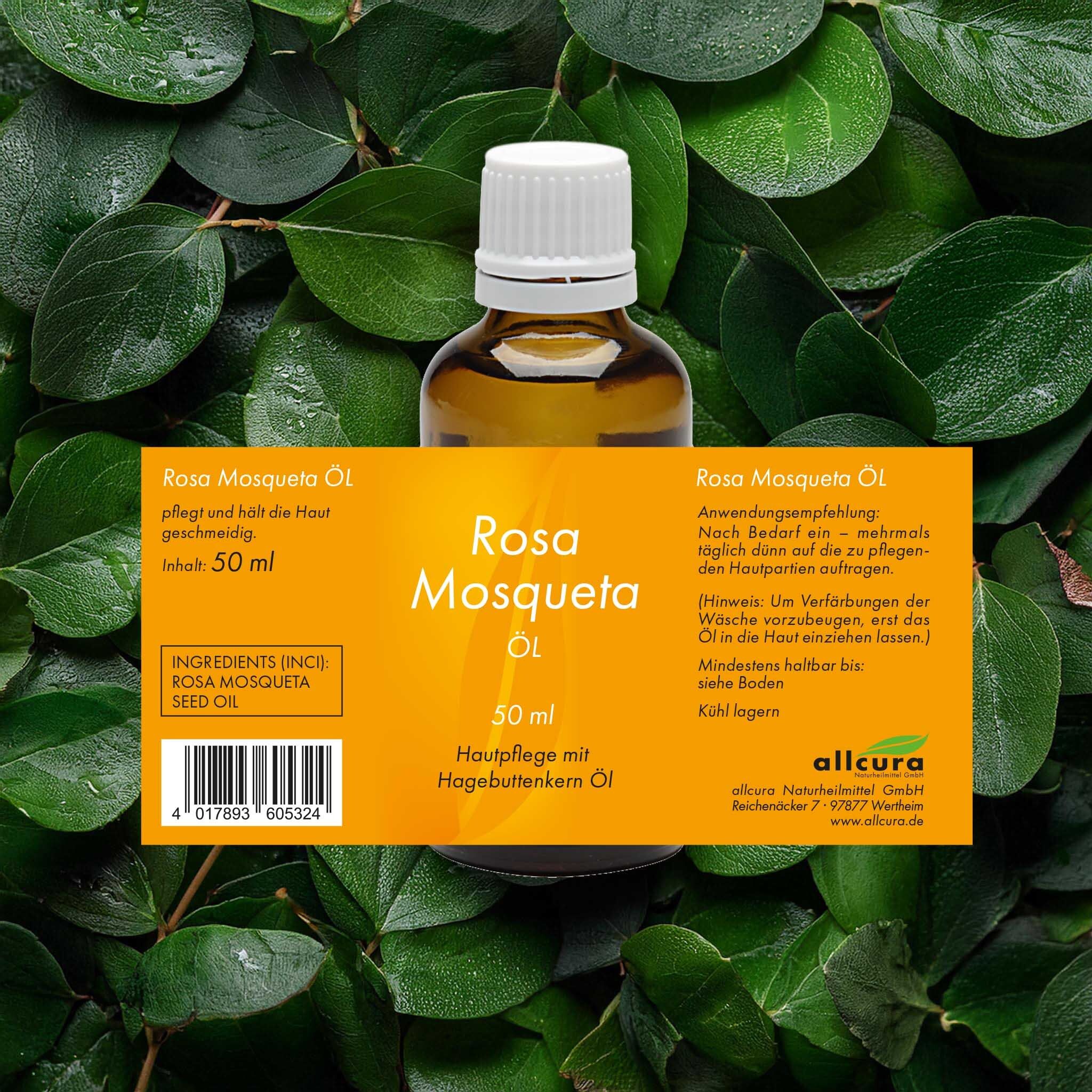 Etikett mit Text: Rosa Mosqueta Öl, 50 ml, Hautpflege. Auf grünem Blätterhintergrund.