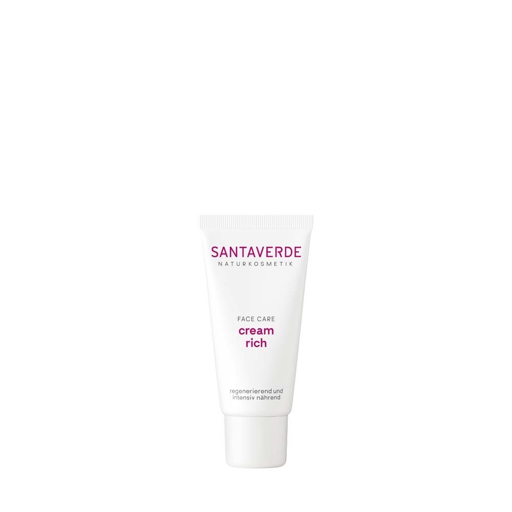 Weiße Tube mit SANTAVERDE-Logo und Produktbezeichnung. Gesichtspflege Creme rich. Regenerierend und intensiv nährend.
