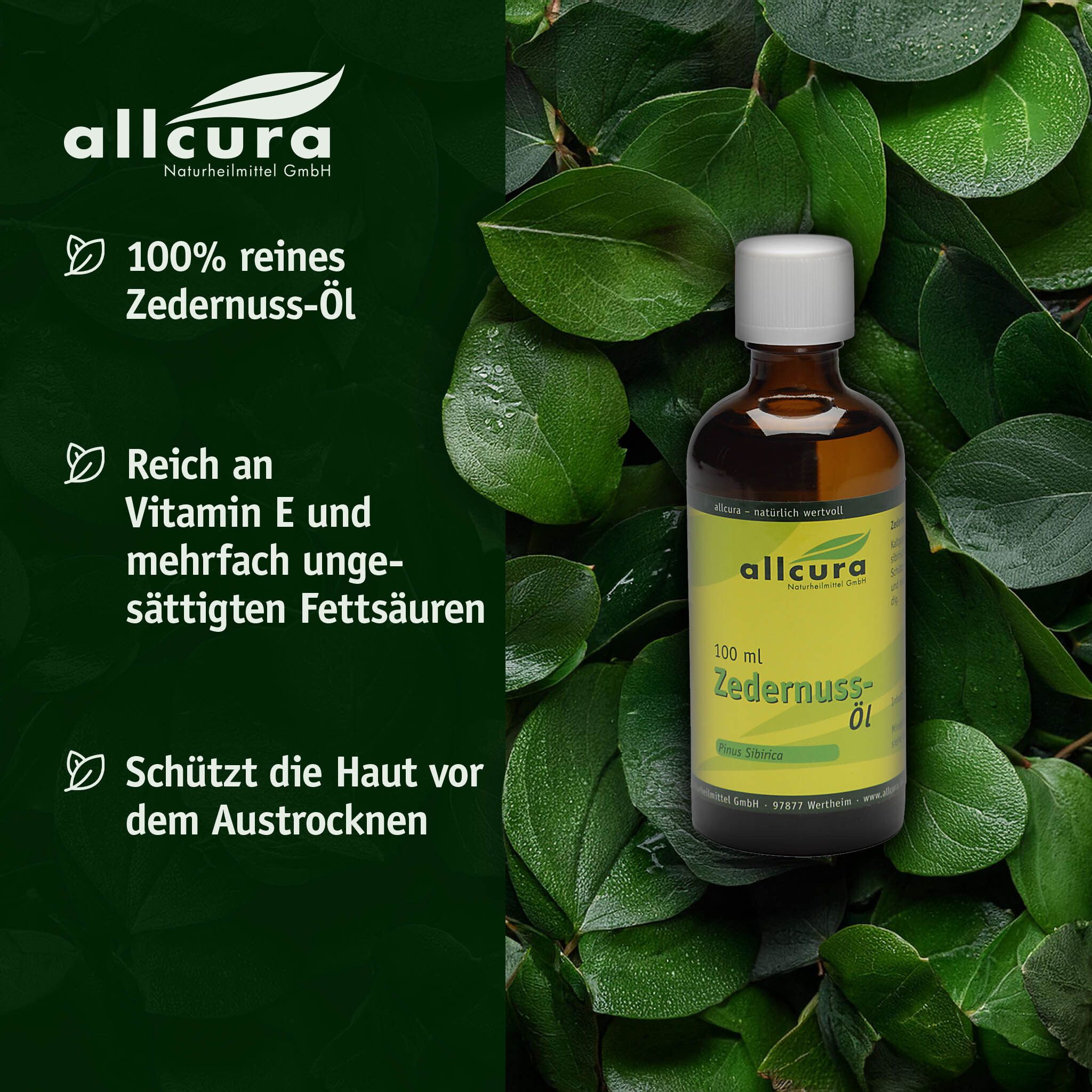 Flasche Zedernuss-Öl, umgeben von grünen Blättern. Text: 100% reines Zedernuss-Öl.