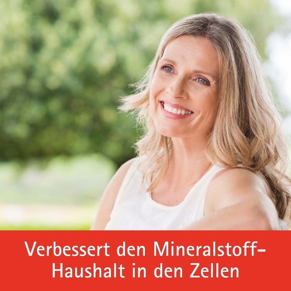 Frau im Freien. Text: Verbessert den Mineralstoff-Haushalt in den Zellen.