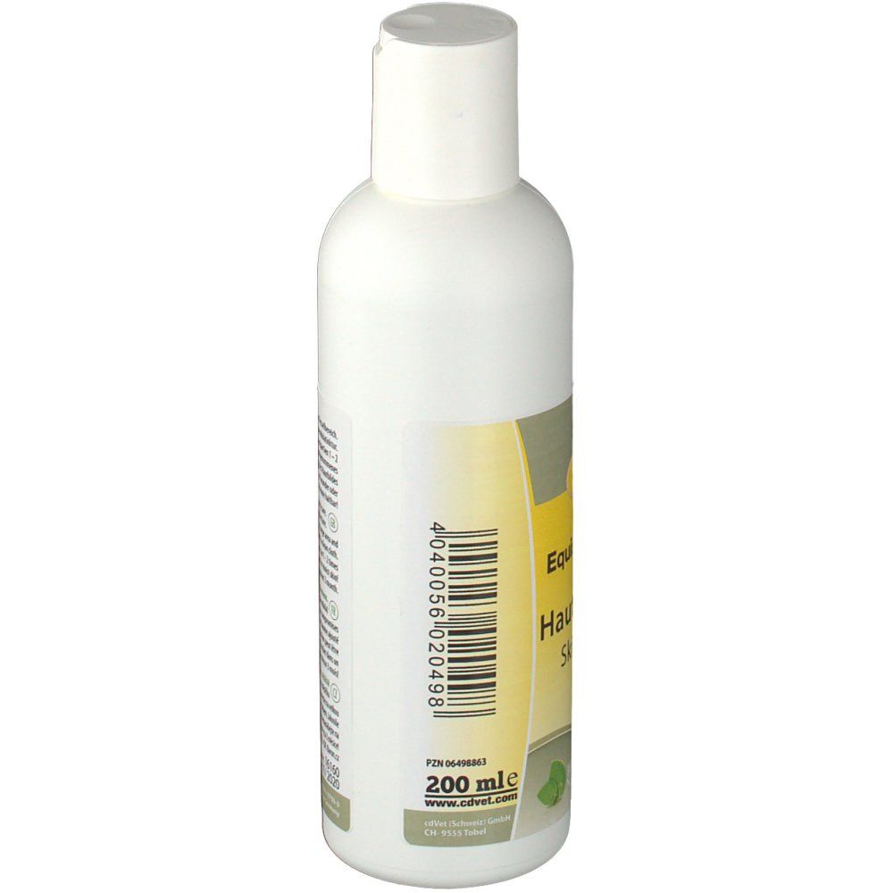 Weiße Flasche mit gelb-grünem Etikett. Aufschrift: EquiGreen Hautbalsam, Skin Balm. Mit 200 ml.