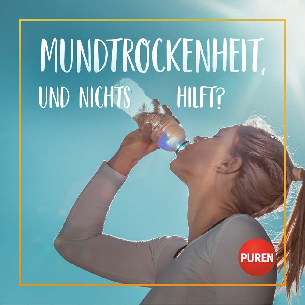 Frau trinkt Wasser aus einer Flasche. Text: Mundtrockenheit, und nichts hilft?