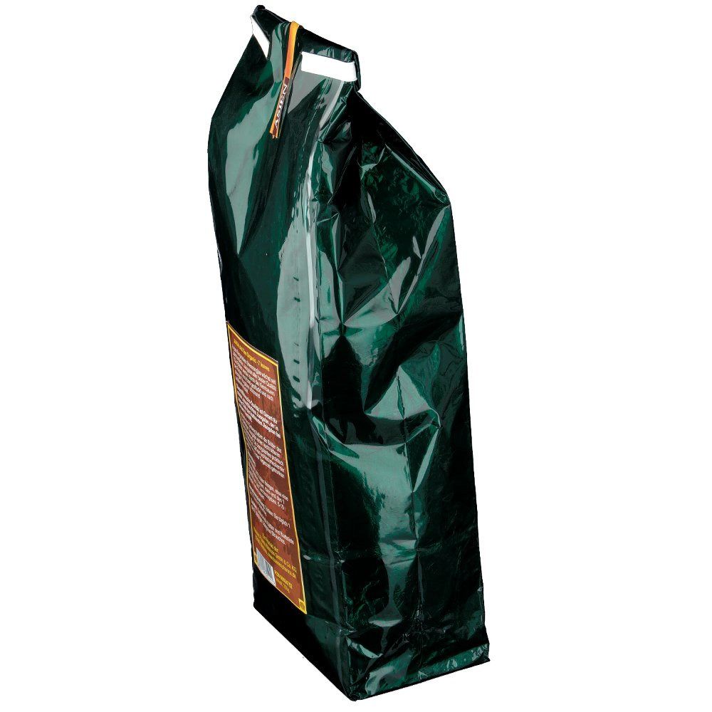 Grüne, glänzende Verpackung im Profil, Rückseite. Text auf braunem Etikett. Aufdruck "Jiaogulan Tee organic".