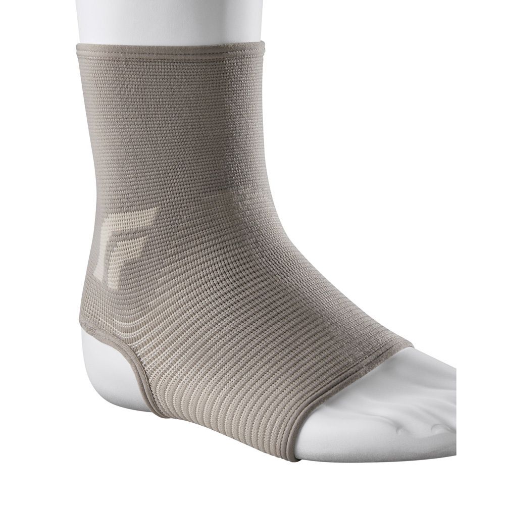 FUTURO Comfort Sprunggelenk-Bandage, Größe L. Beige Knöchelbandage auf einem Fußmodell.