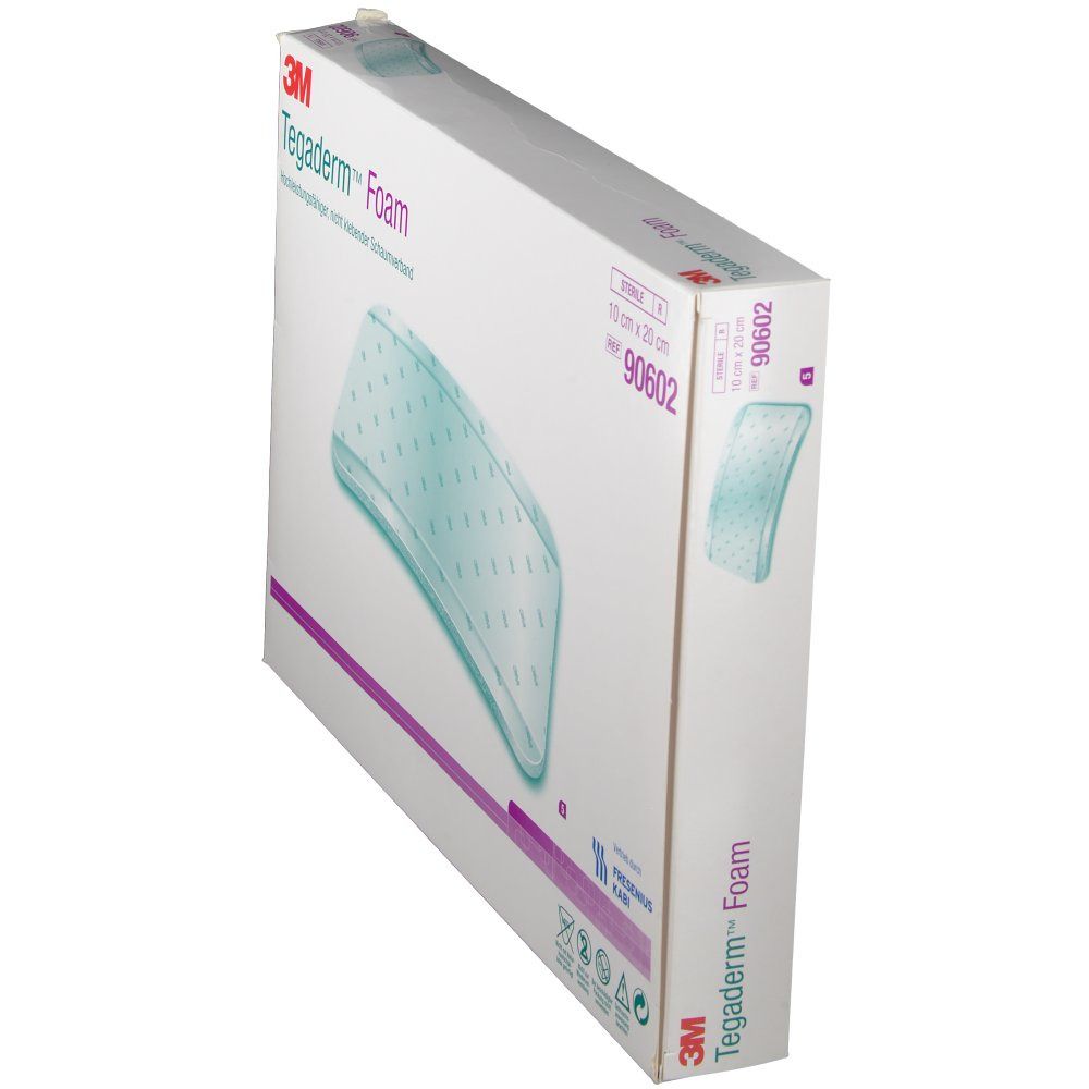 Schräg gestellte Verpackung von Tegaderm Foam. Aufdrucke: 3M, Tegaderm Foam, 10 x 20 cm, 90602. Produktabbildung.