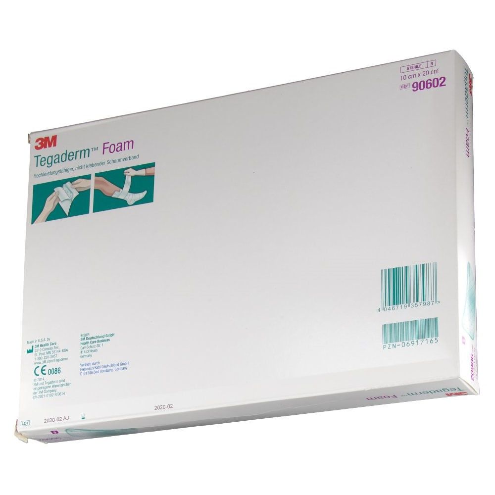 Rückseite der Verpackung von Tegaderm Foam. Aufdrucke: 3M, Tegaderm Foam, Barcode. Illustration der Anwendung.