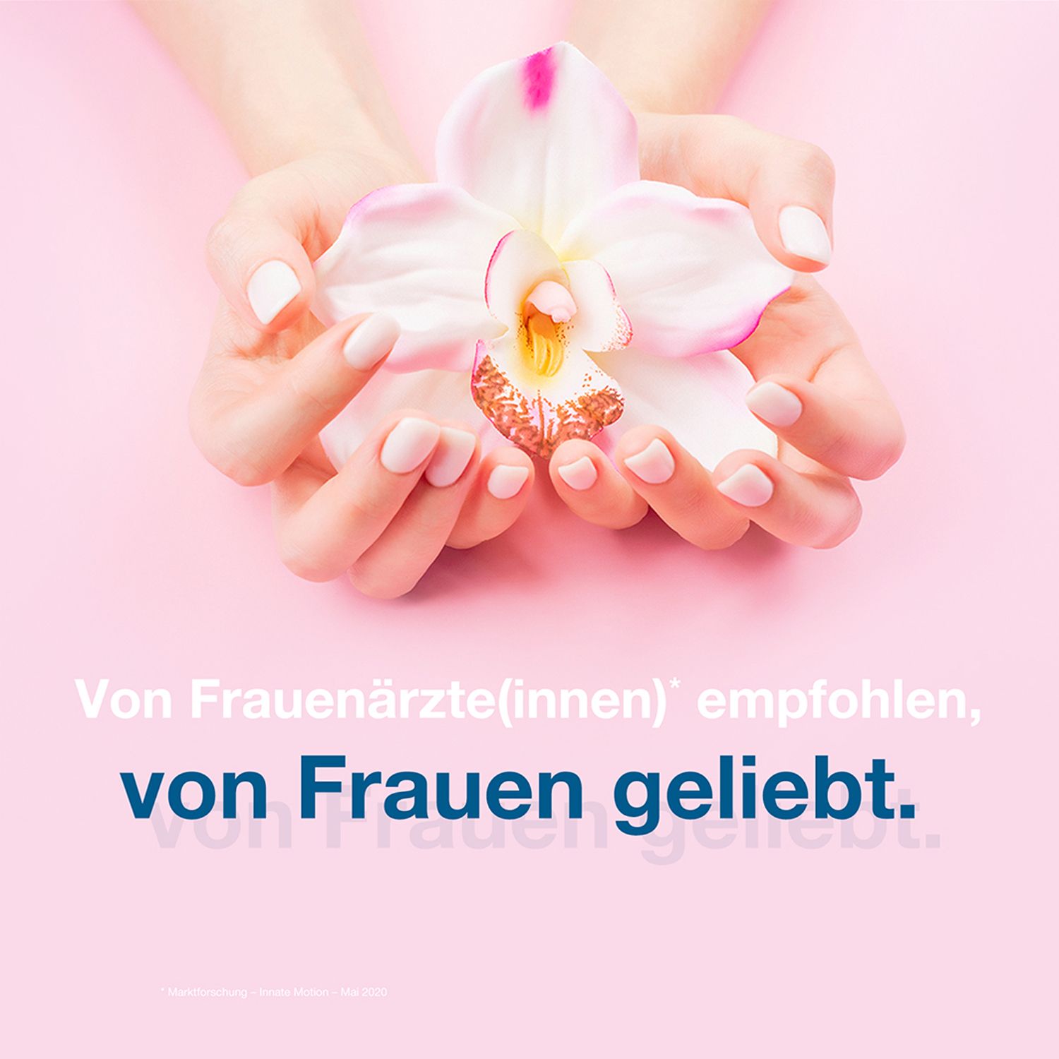 Hände halten eine Blüte. Text: Von Frauenärztinnen empfohlen, von Frauen geliebt.