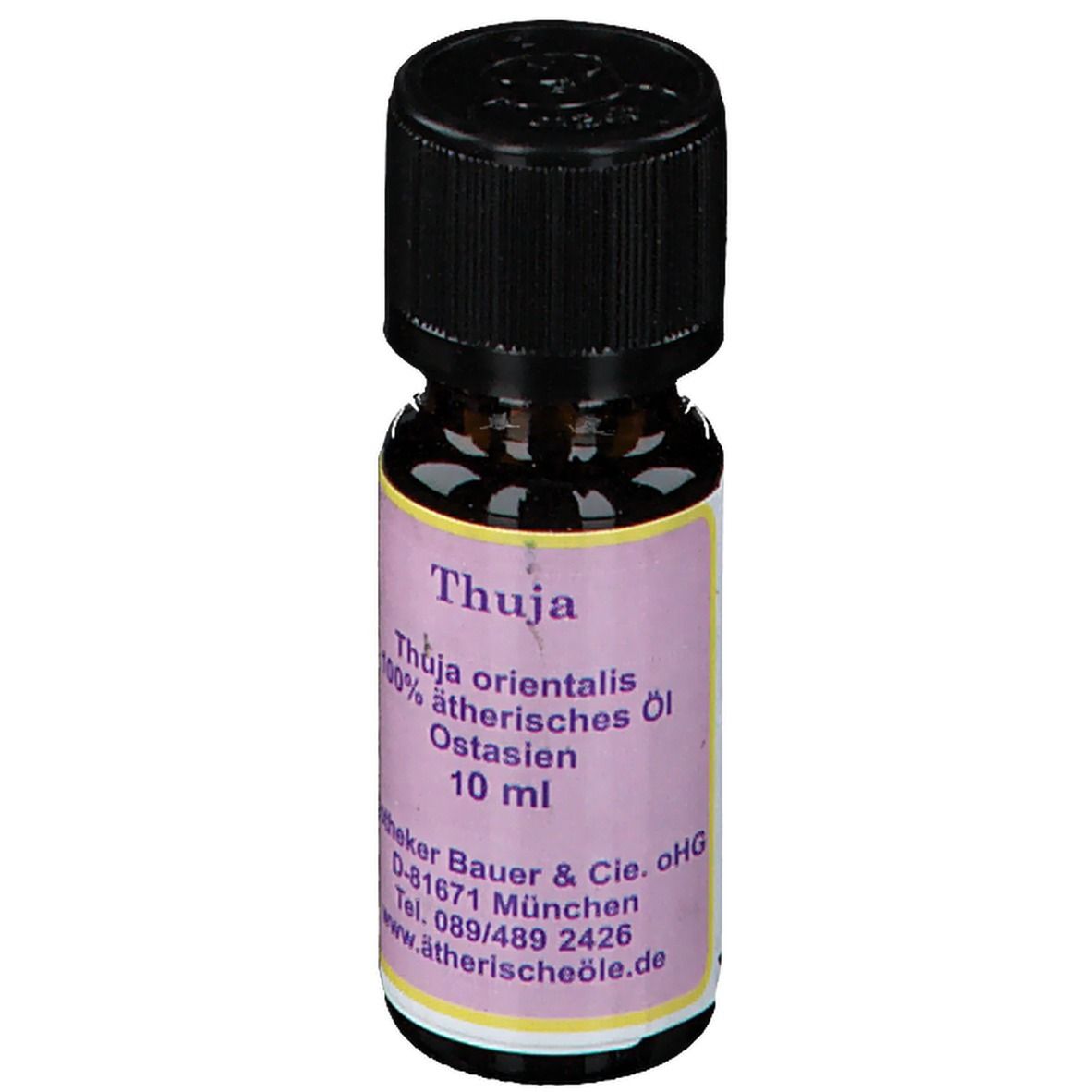 Braune Glasflasche mit schwarzem Deckel. Etikett mit Text: Thuja, Thuja orientalis, 100% ätherisches Öl, 10 ml.