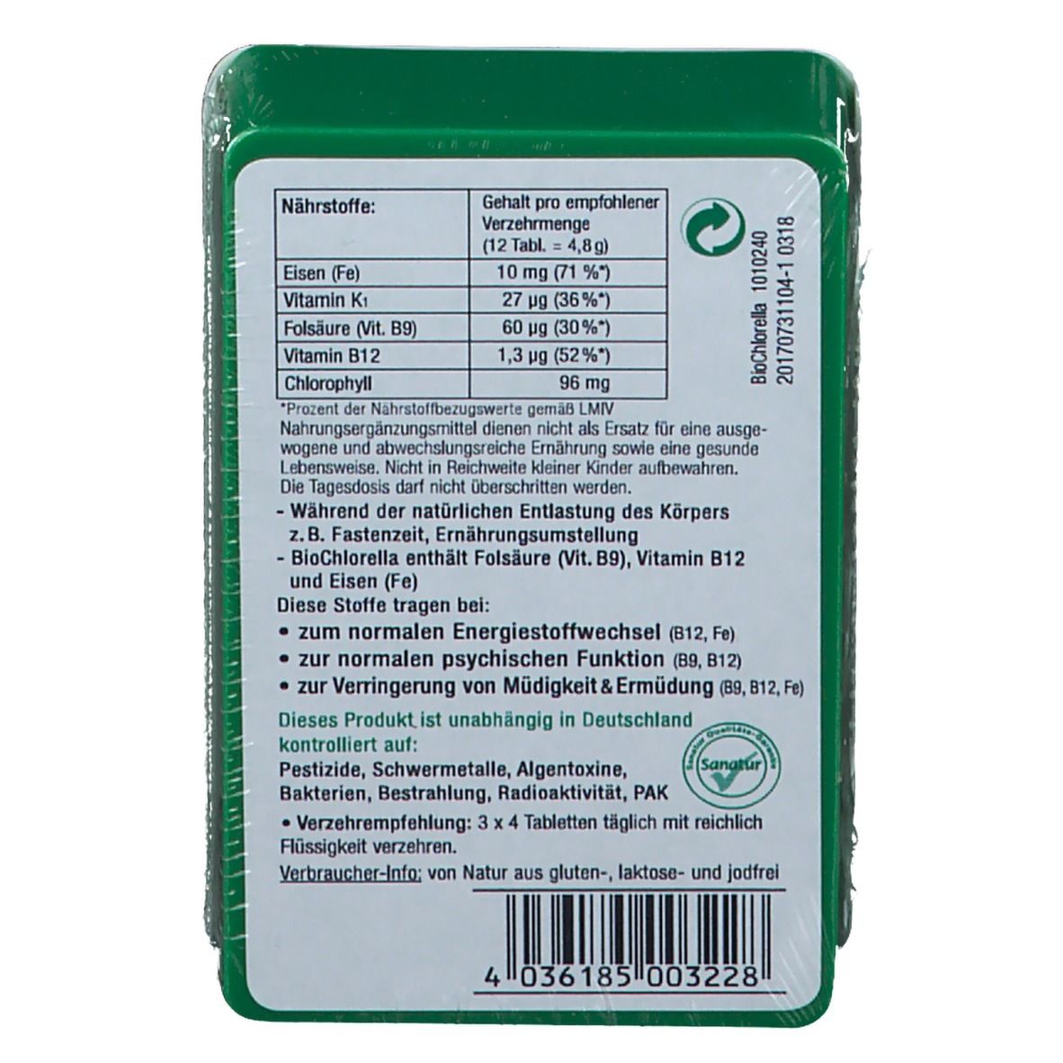 Grüne Verpackung mit Nährwertangaben. Enthält Eisen, Vitamin K, Folsäure, Vitamin B12 und Chlorophyll. Text in deutscher Sprache.