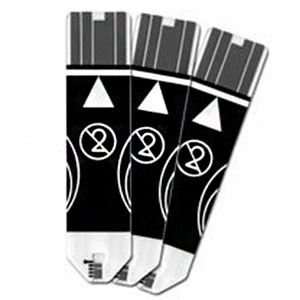 Drei Blutzuckerteststreifen mit schwarzem Hintergrund, weißem Dreieck und Symbolen.