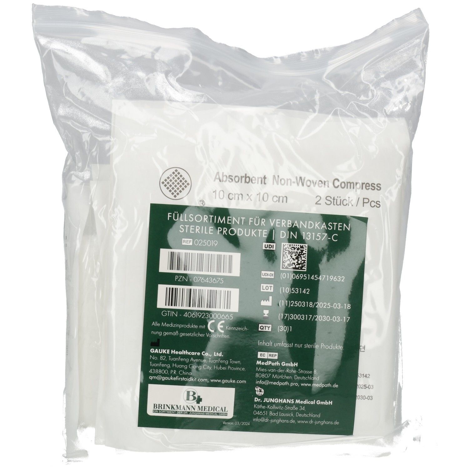 Verbandkasten Nachfüllset. Sterile Kompressen, 10x10 cm, 2 Stück. Verpackt in transparenter Folie. Aufdrucke mit Produktinformationen.