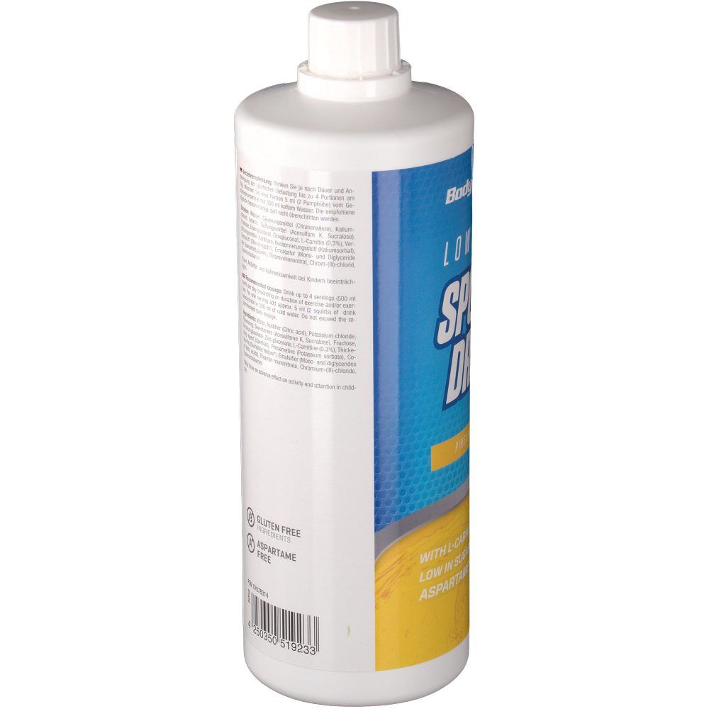 Weiße Flasche mit blau-gelbem Etikett. Aufschrift: Low Carb Sports Drink, Ananas-Geschmack. Glutenfrei und Aspartamfrei.
