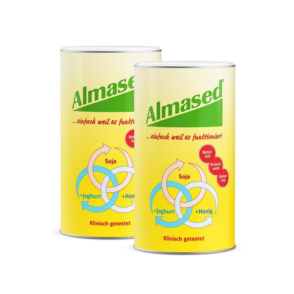 Zwei Dosen Almased Vital-Pflanzen-Eiweißkost. Gelbe Dosen mit grüner Schrift. Aufschrift: Almased. Inhaltsstoffe: Soja, Joghurt, Honig.