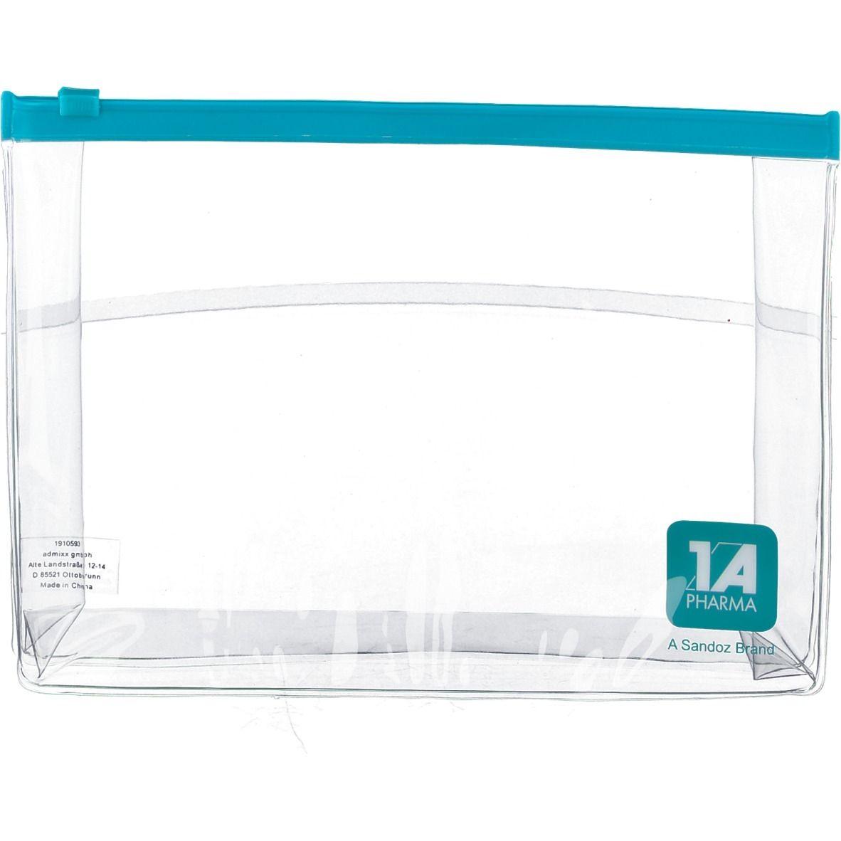 Transparente, rechteckige Tasche mit blauem Reißverschluss. Auf der Tasche befindet sich ein grünes Logo mit der Aufschrift "1A PHARMA A Sandoz Brand".