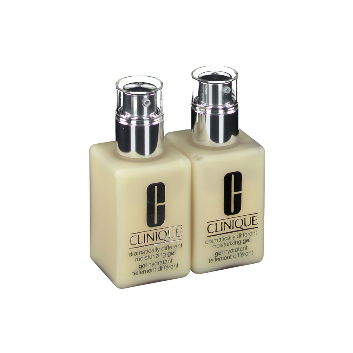 Zwei quadratische Flaschen mit silbernen Pumpaufsätzen. Auf jeder Flasche steht CLINIQUE und "dramatically different moisturizing gel".