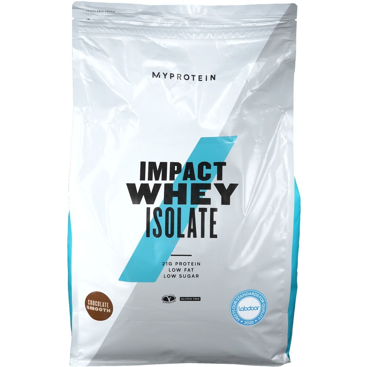 Beutel mit Myprotein Impact Whey Isolate. Aufschrift: Impact Whey Isolate, 31g Protein, Low Fat, Low Sugar, Chocolate Smooth.