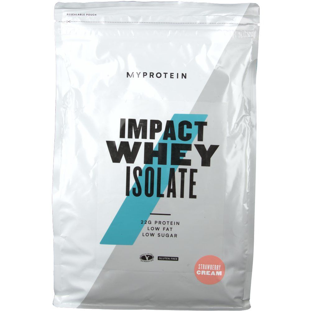 Beutel mit 'Myprotein Impact Whey Isolate'. Text: 22g Protein, Low Fat, Low Sugar. Geschmack: Strawberry Cream.