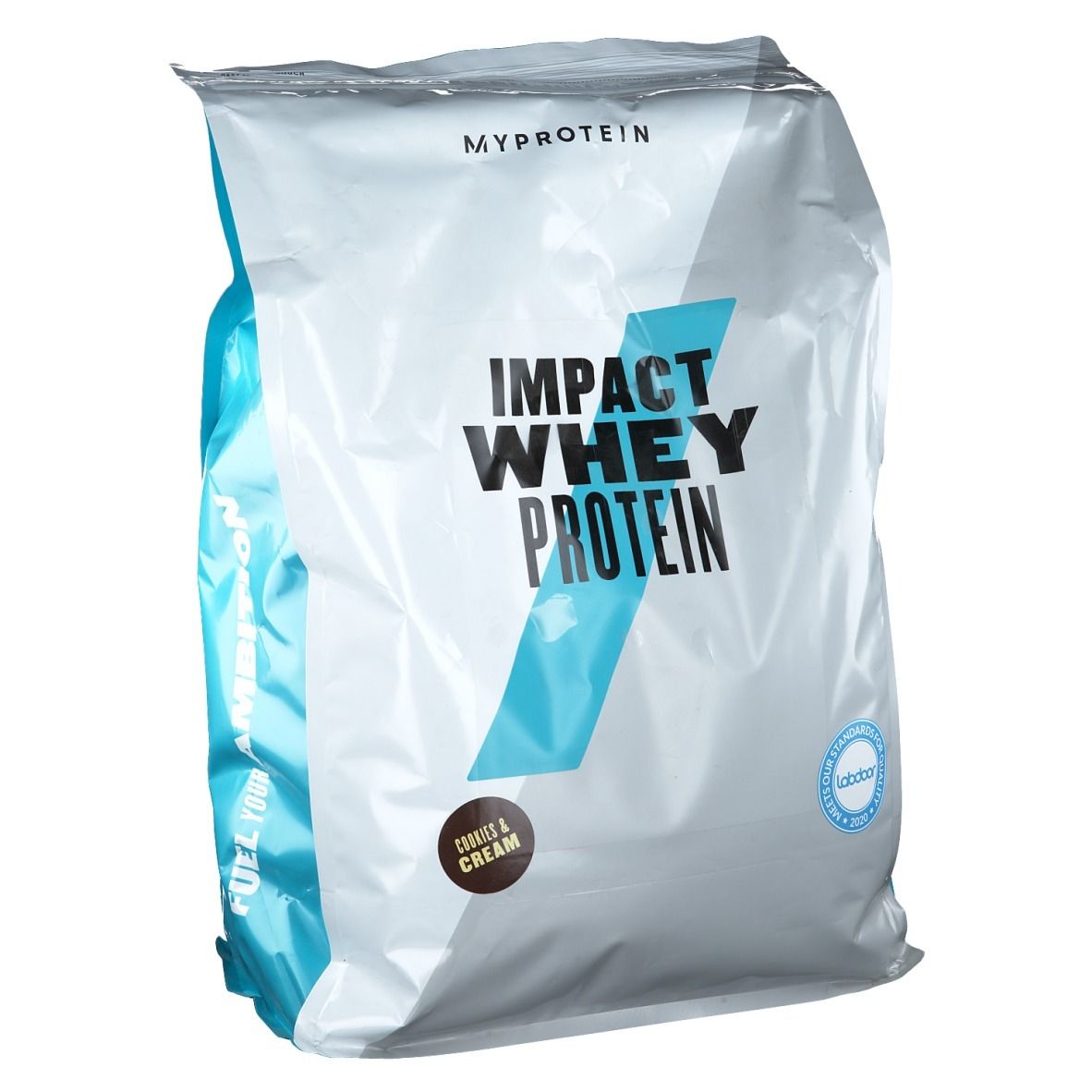 Beutel mit Myprotein Impact Whey Protein, Cookies & Cream. Blau-weißes Design mit Logo und Produktnamen.