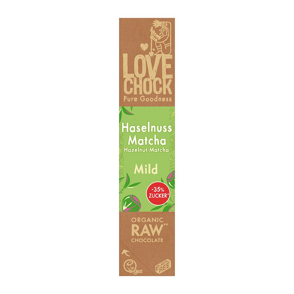 Schokoladenriegel-Verpackung. Aufschrift: LOVECHOCK, Haselnuss Matcha Mild, -35% Zucker, Organic Raw Chocolate. Vegan-Siegel.