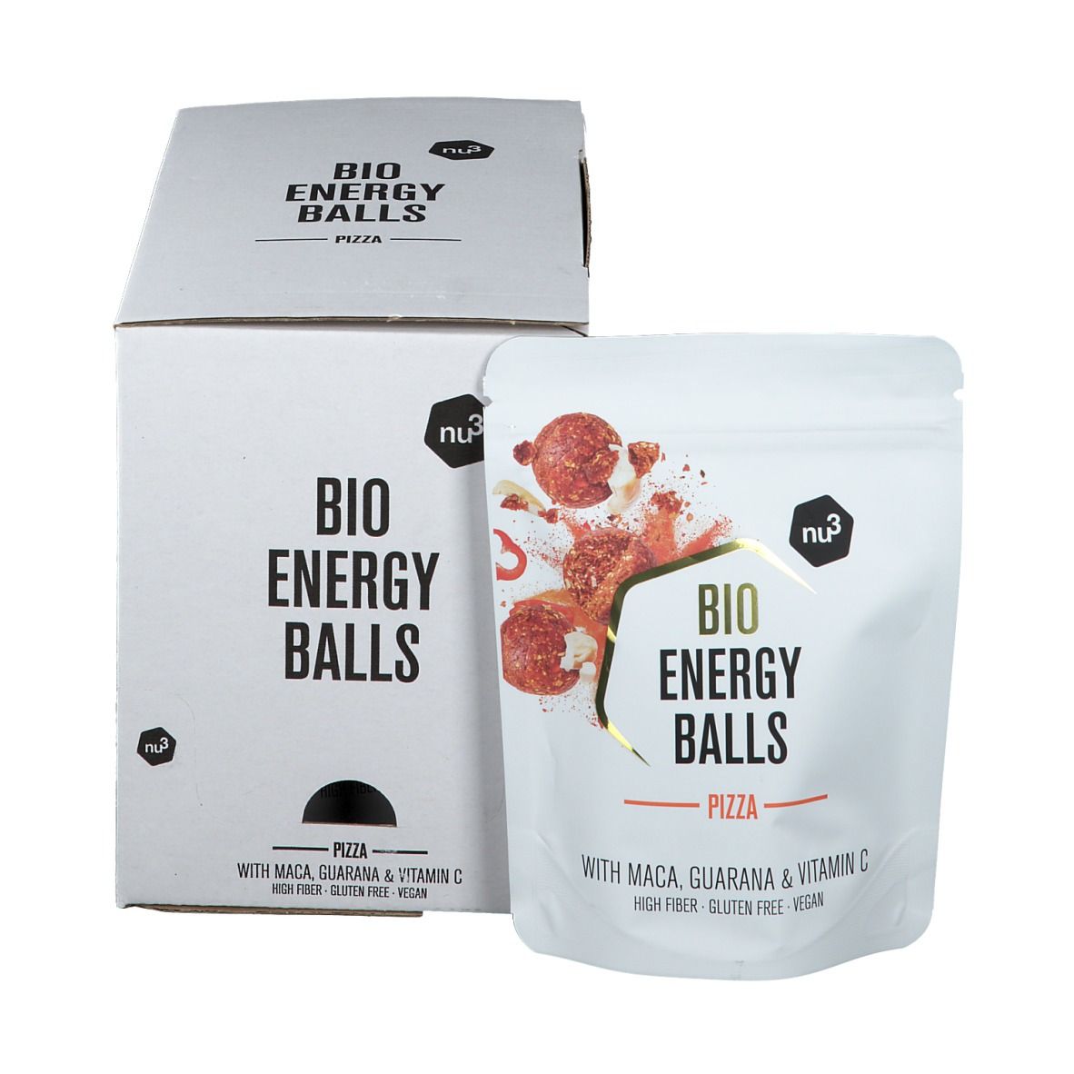 Weiße Verpackung mit Aufdruck "BIO ENERGY BALLS Pizza". Daneben eine Tüte mit Produktabbildung und Aufschrift "nu3 BIO ENERGY BALLS Pizza".