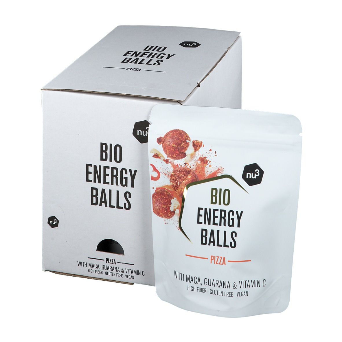 Weiße Verpackung mit Aufdruck "BIO ENERGY BALLS Pizza". Daneben eine Tüte mit Produktabbildung und Aufschrift "nu3 BIO ENERGY BALLS Pizza".