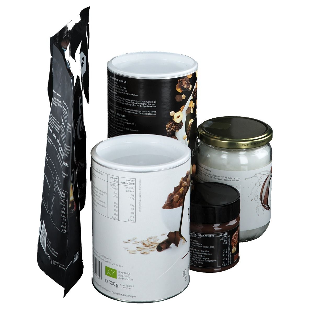 Verschiedene nu3 Produkte: Protein Bowl, Kokosöl, Erdnussbutter, Protein Creme. Verpackungen in Schwarz und Weiß. Rückseite mit Text.