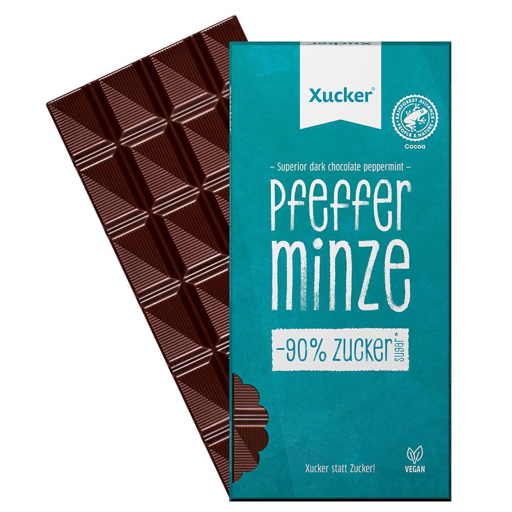 Schokoladentafel neben geöffneter Verpackung. Tafel mit quadratischen Segmenten. Verpackung: Pfefferminze, -90% Zucker, Xucker Logo.