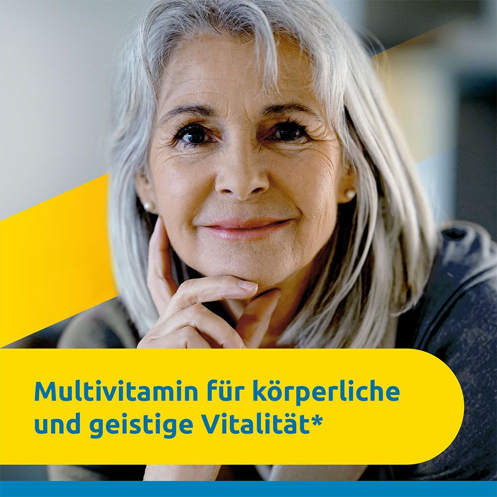Ältere Frau mit grauen Haaren, die sich am Kinn abstützt. Text: Multivitamin für körperliche und geistige Vitalität.