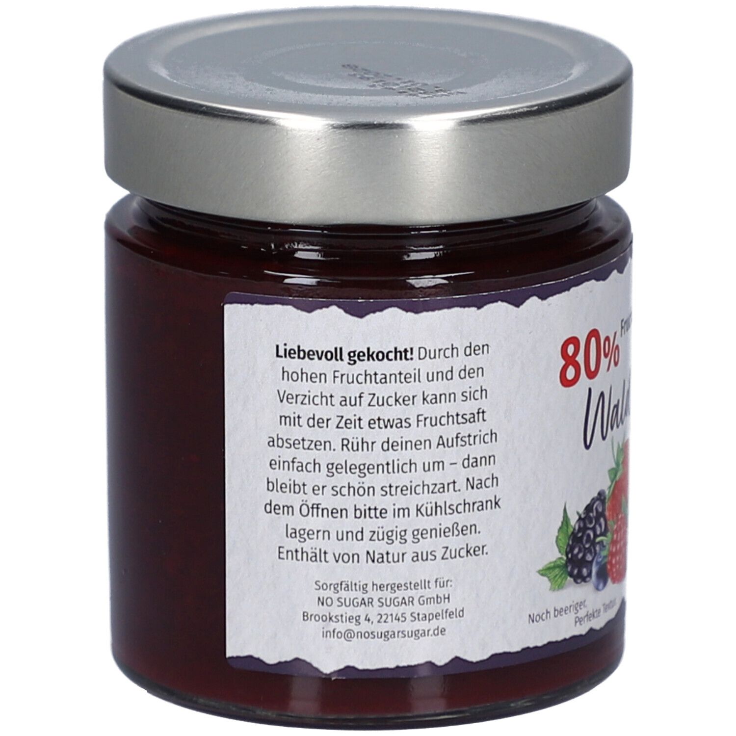 Rückseite eines Glases mit Waldfrüchte-Aufstrich. Text über Fruchtanteil, Zuckerverzicht und Aufbewahrung. Logo von No Sugar Sugar.