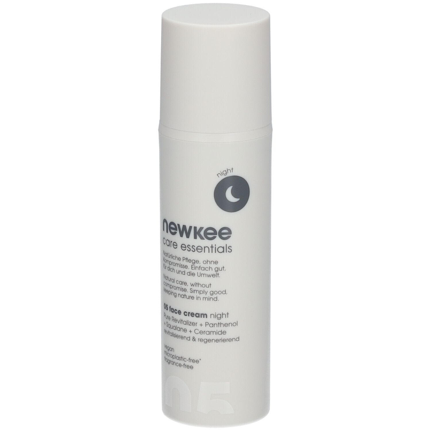 Weiße Flasche mit Deckel. Aufschrift: newkee care essentials, 05 face cream night. Nacht-Symbol.