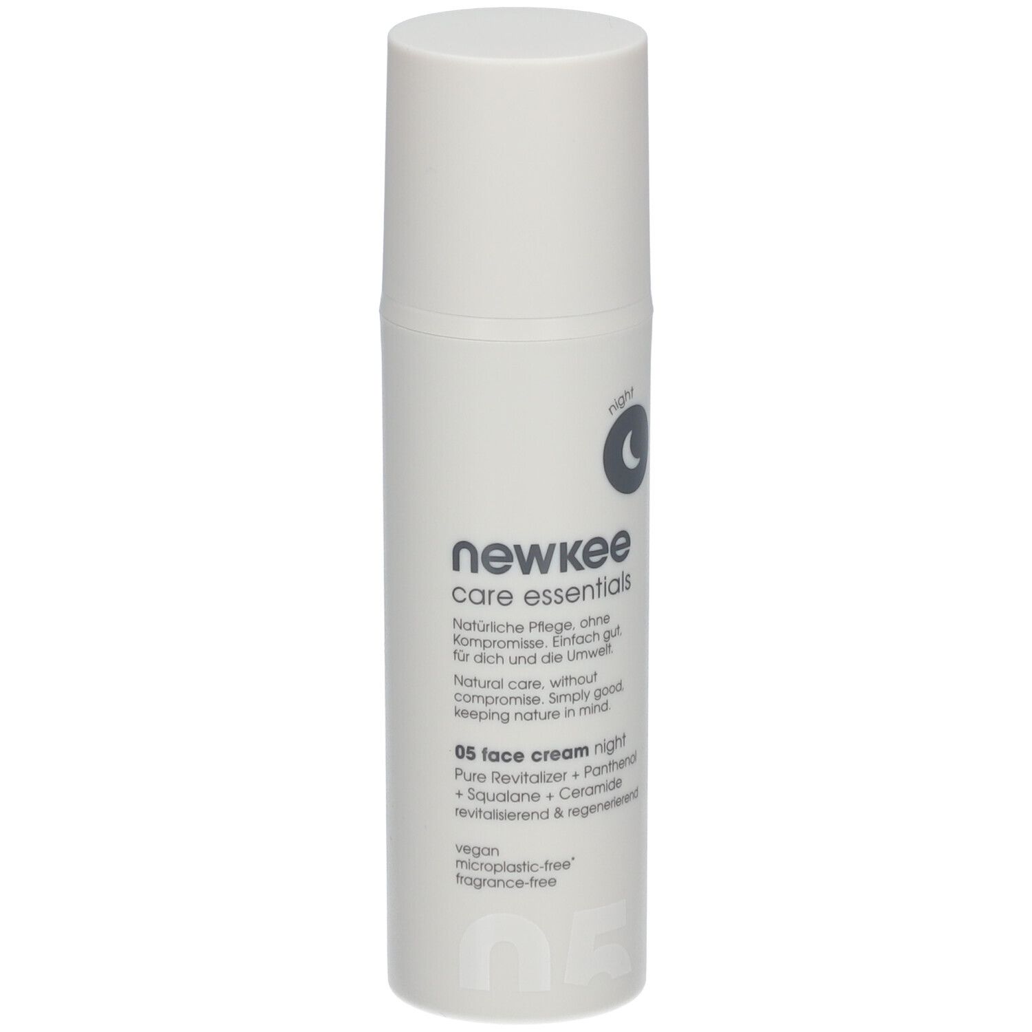 Weiße Flasche mit Deckel. Aufschrift: newkee care essentials, 05 face cream night. Nacht-Symbol.