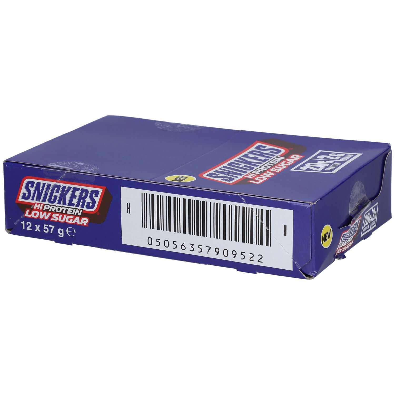 Blauer Karton mit SNICKERS HiProtein Low Sugar. Aufschrift: 20g Protein, 2g Zucker. 12 x 57g. Barcode.