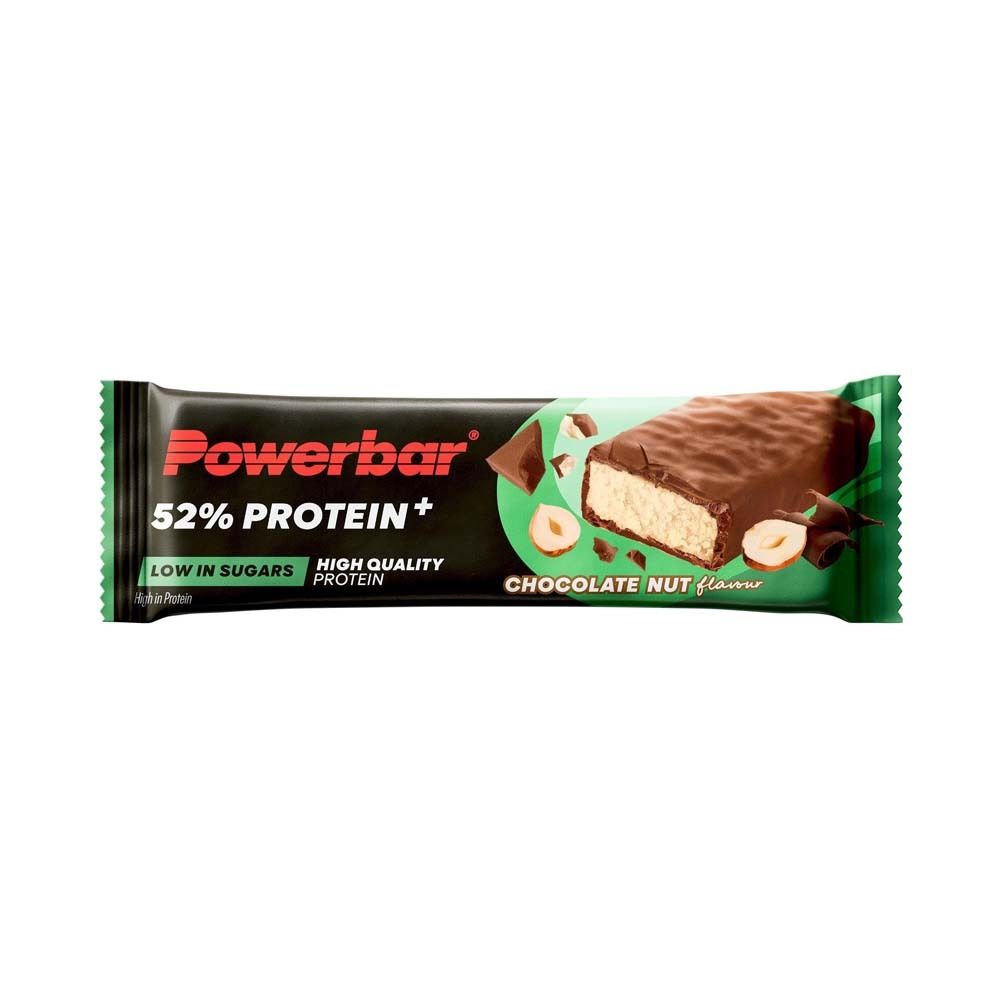 PowerBar 52% Protein Bar, Schoko-Nuss-Geschmack. Grün-schwarze Verpackung. Riegel mit Schokoladenüberzug und Nüssen.