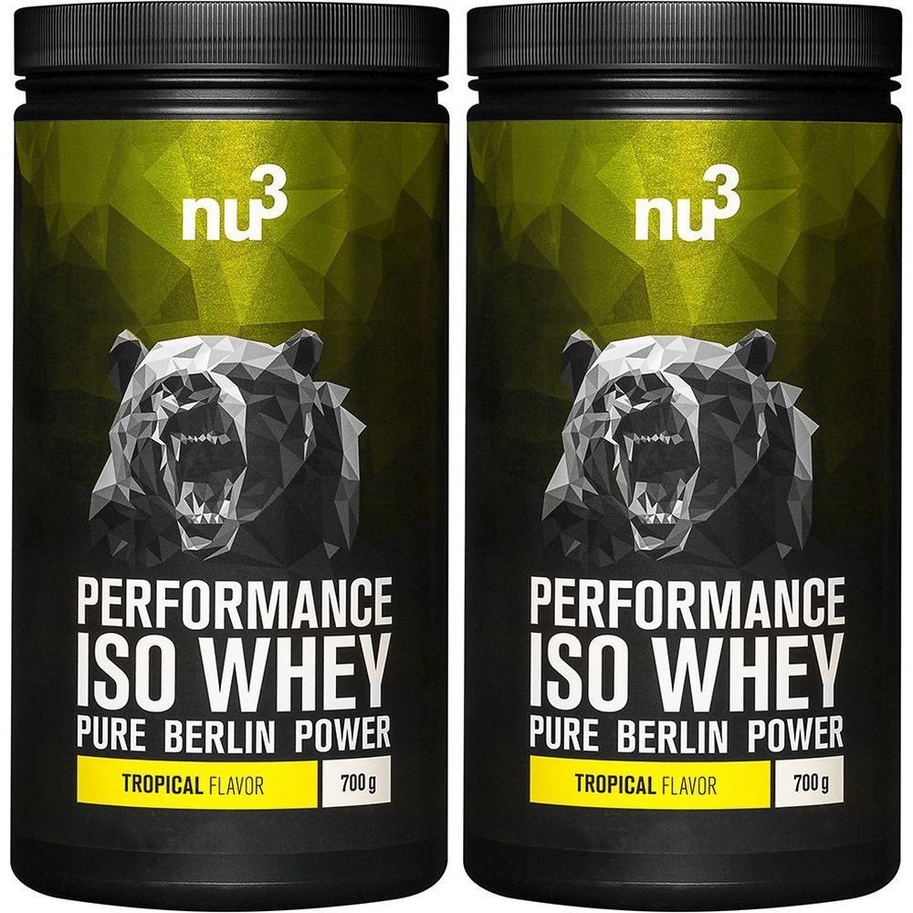 Zwei Dosen nu3 Performance Iso Whey, Tropical. Schwarze Behälter mit Etikett und Bären-Logo. Text: Performance Iso Whey, Pure Berlin Power, Tropical Flavor, 700g.