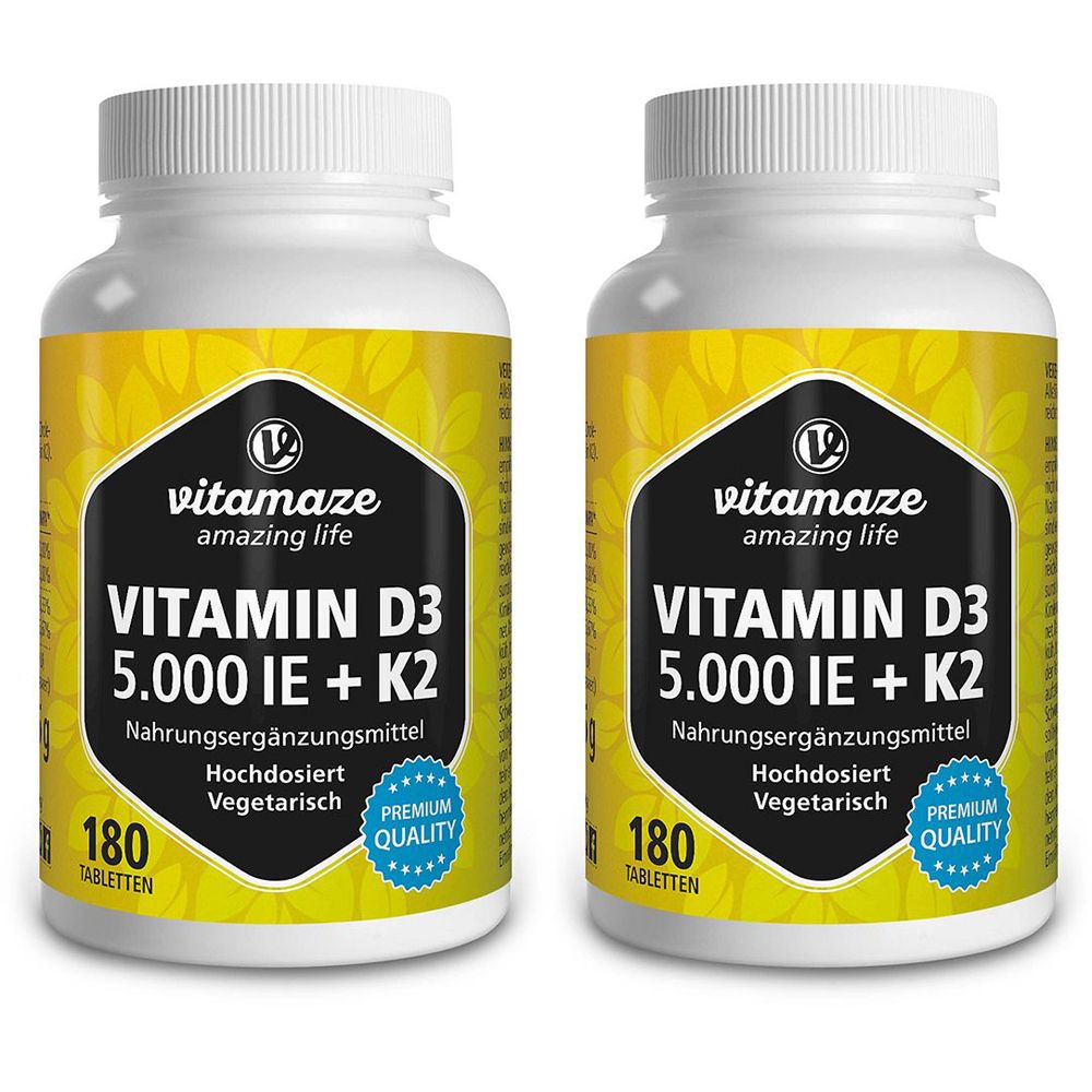 Zwei Flaschen mit Vitamin D3 + K2. Schwarzes Etikett mit Produktnamen und Logo. 180 Tabletten, Premium Qualität.
