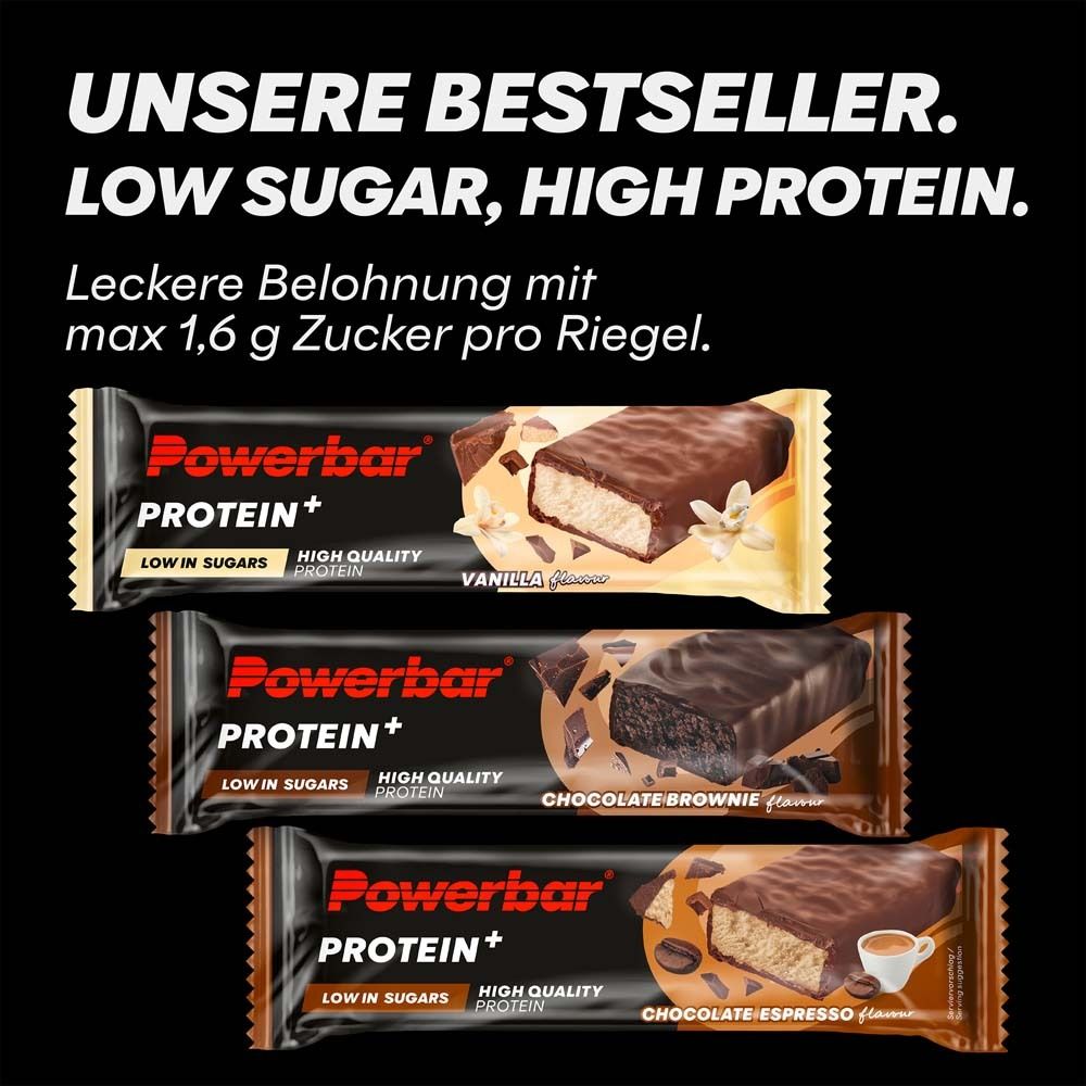 Drei POWERBAR® Protein+ Riegel, verschiedene Geschmacksrichtungen. Text: „UNSERE BESTSELLER. LOW SUGAR, HIGH PROTEIN.“ und „max 1,6 g Zucker pro Riegel“.