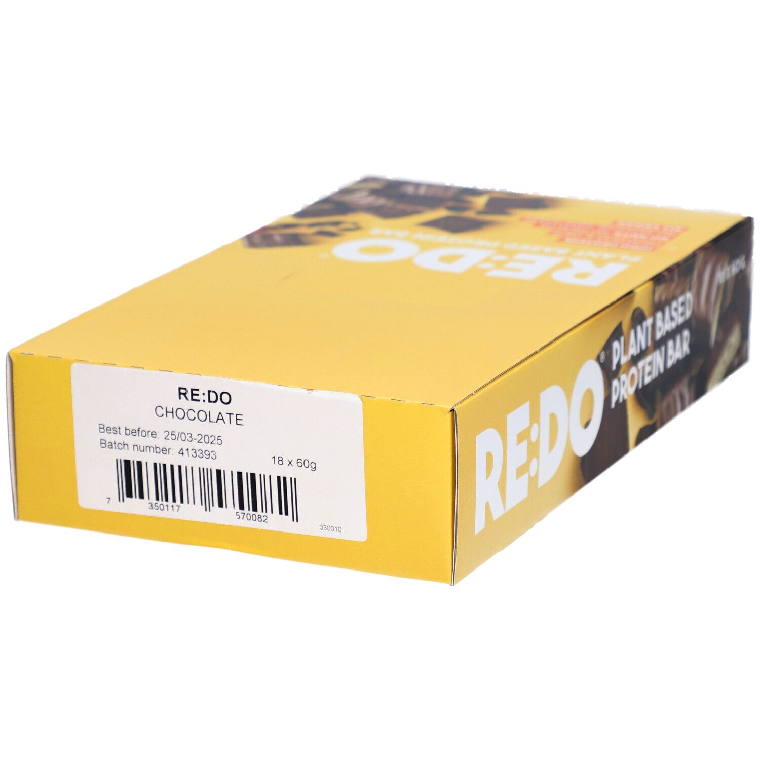 Gelbe Schachtel mit RE:DO-Schokoriegeln. Aufschrift: Plant Based Protein Bar. Aufkleber: RE:DO Chocolate, Mindesthaltbarkeit 25.03.2025, 18 x 60g.