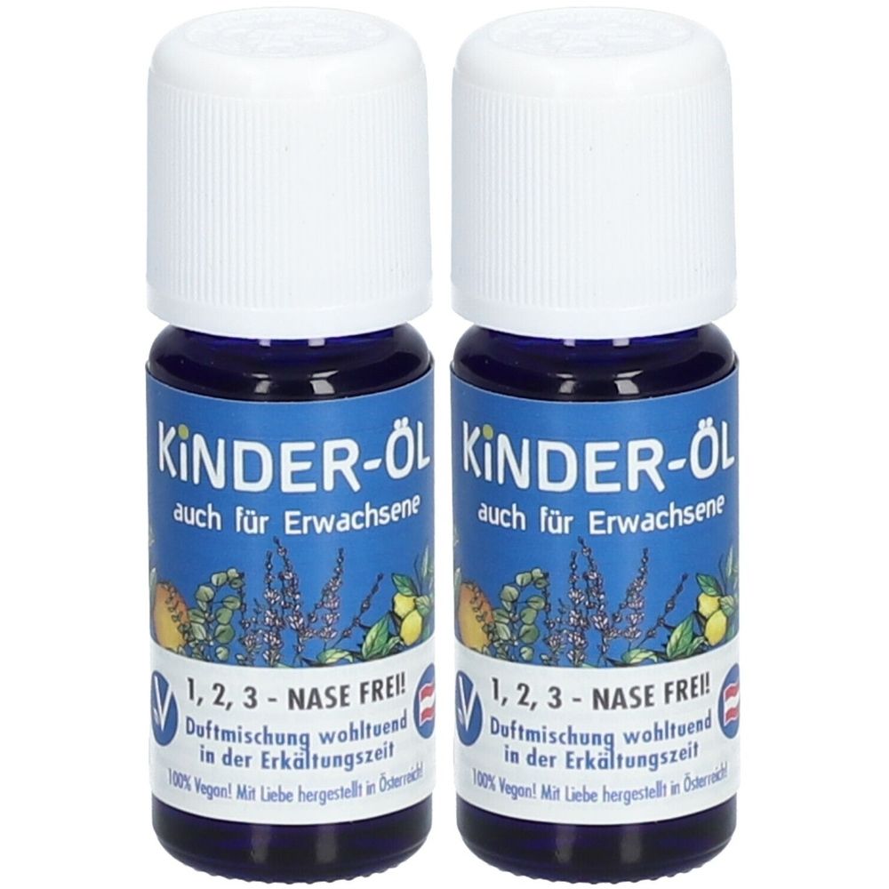 Zwei blaue Fläschchen mit weißem Deckel. Aufschrift: Kinder-Öl, auch für Erwachsene. 1, 2, 3 - NASE FREI! Vegan.