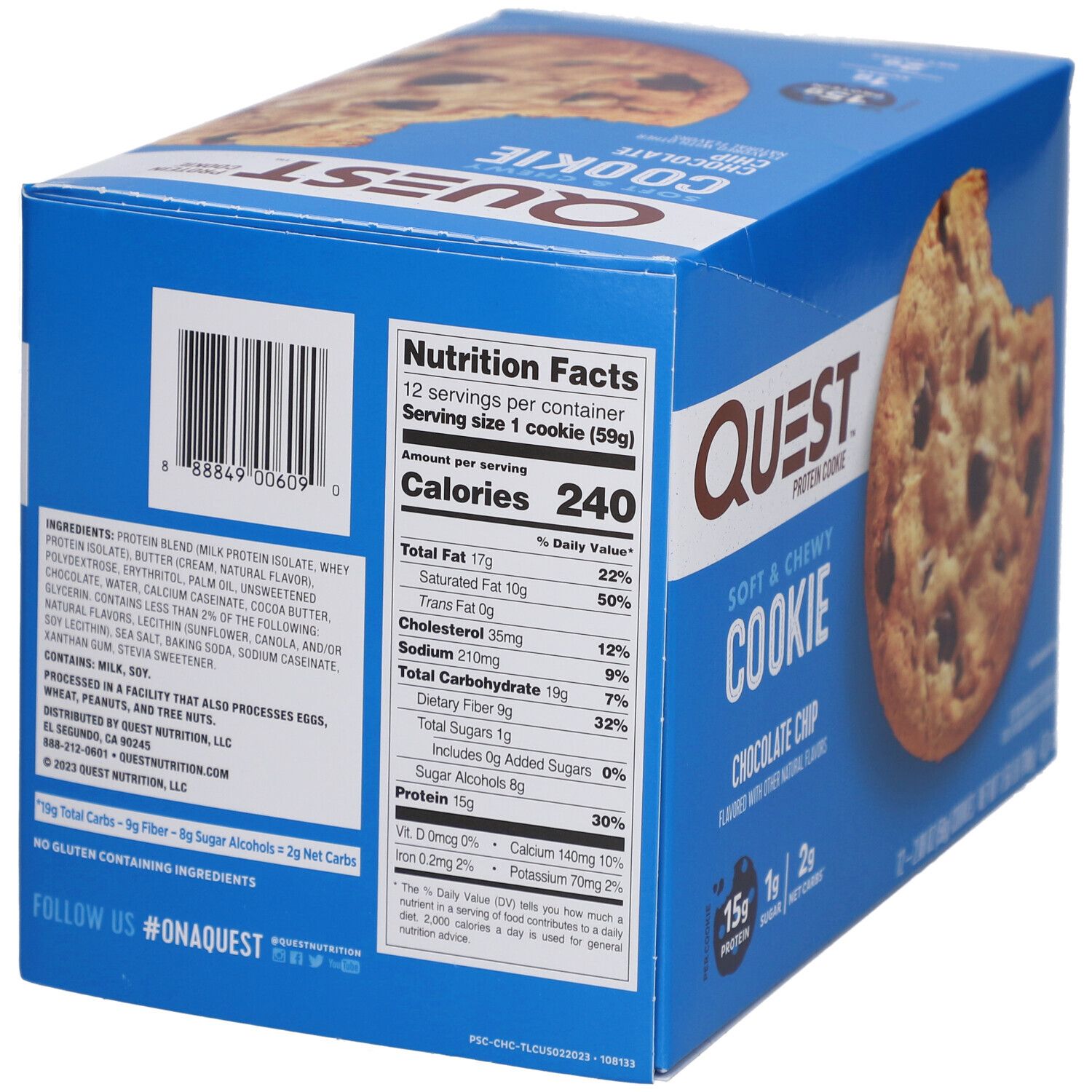 Blauer Karton Quest Protein Cookie Chocolate Chip. Nährwertangaben: 240 Kalorien, 15g Protein. 12 Cookies pro Packung.