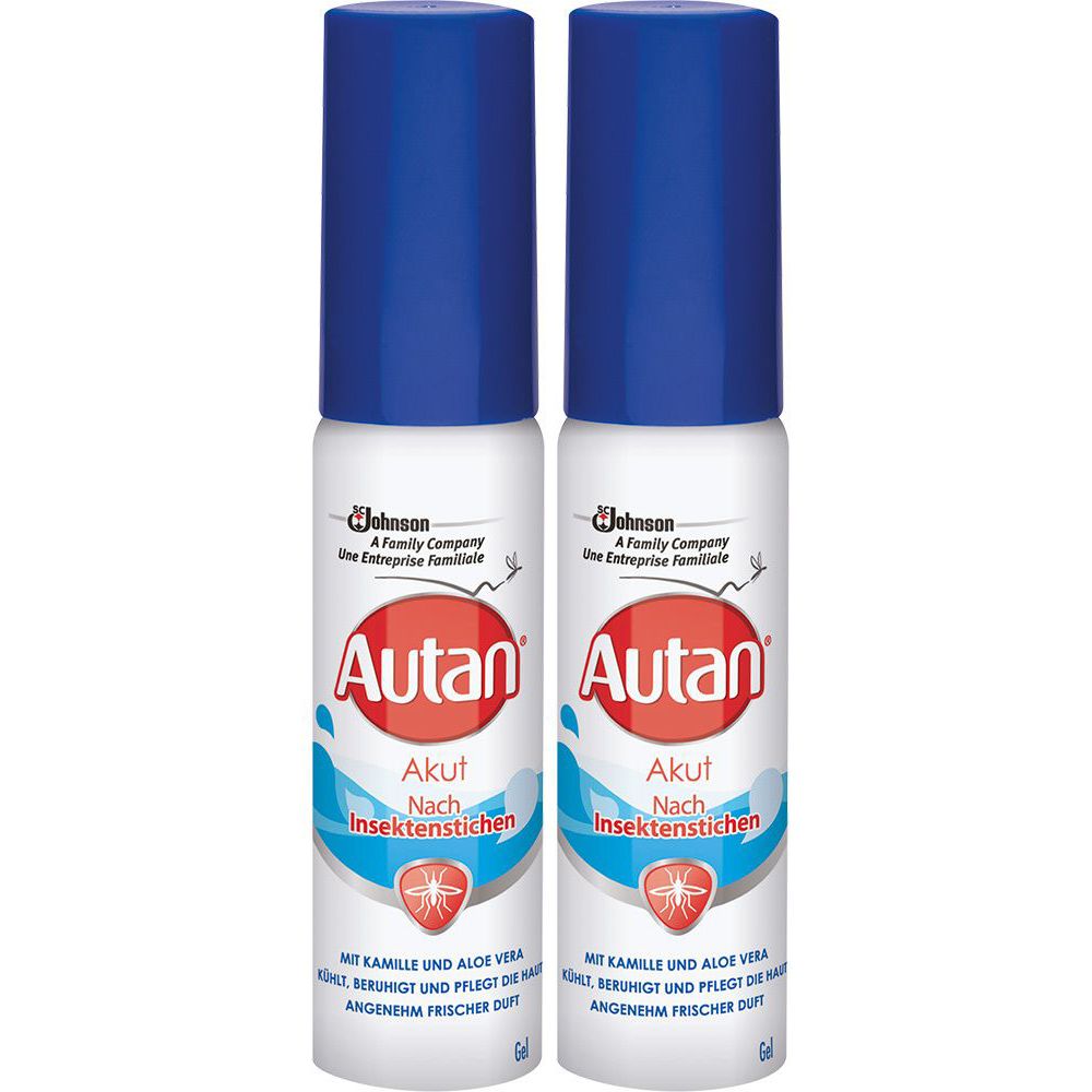 Zwei weiße Sprühflaschen mit blauem Deckel. Aufschrift "Autan Akut Nach Insektenstichen". Logo: roter Kreis mit Insekt.