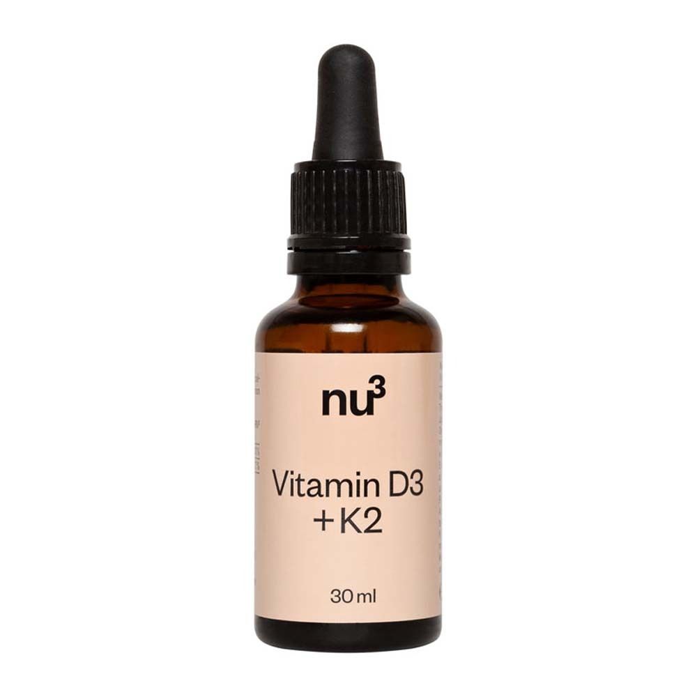 Braune Glasflasche mit Tropfer. Aufschrift: nu3 Vitamin D3 + K2, 30 ml.