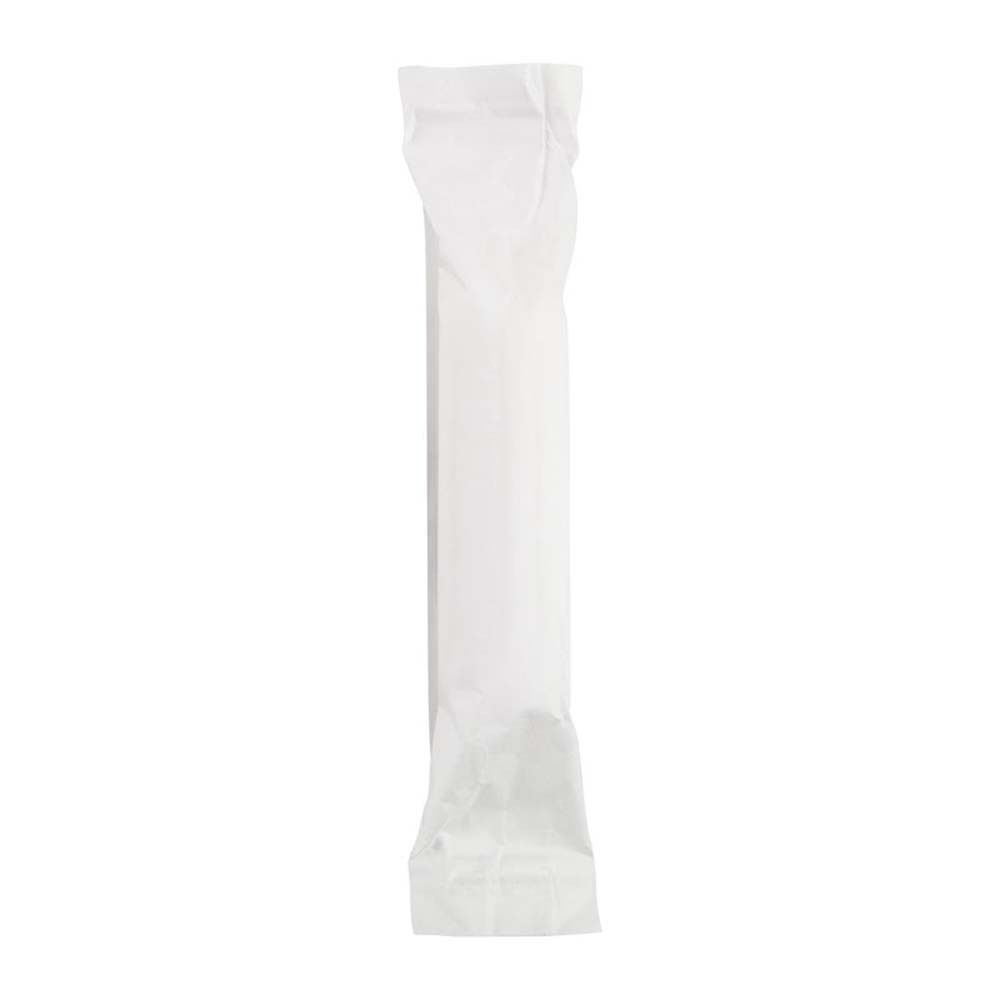 Einzeln verpackter Tampon. Weißes, längliches Format.