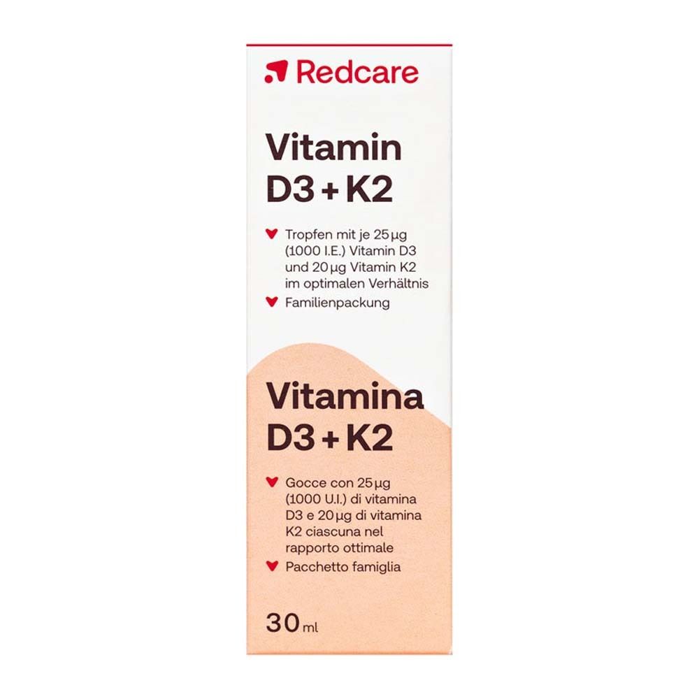 Verpackung Redcare Vitamin D3 + K2. Weißer Karton mit Produktinformationen. Aufschrift: Vitamin D3 + K2, 30ml.