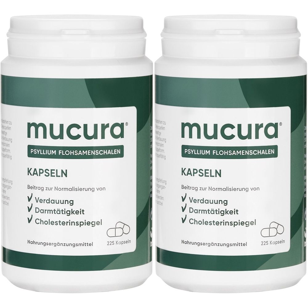 Zwei weiße Flaschen mit grünen Etiketten. Auf den Etiketten steht "mucura" und "Psyllium Flohsamenschalen Kapseln".